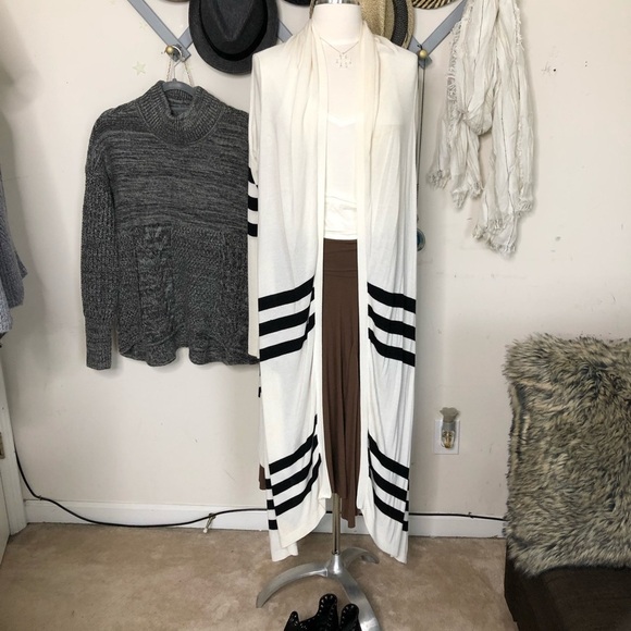 Forever 21 Open Front Shawl Cardigan - Picture 5 of 8